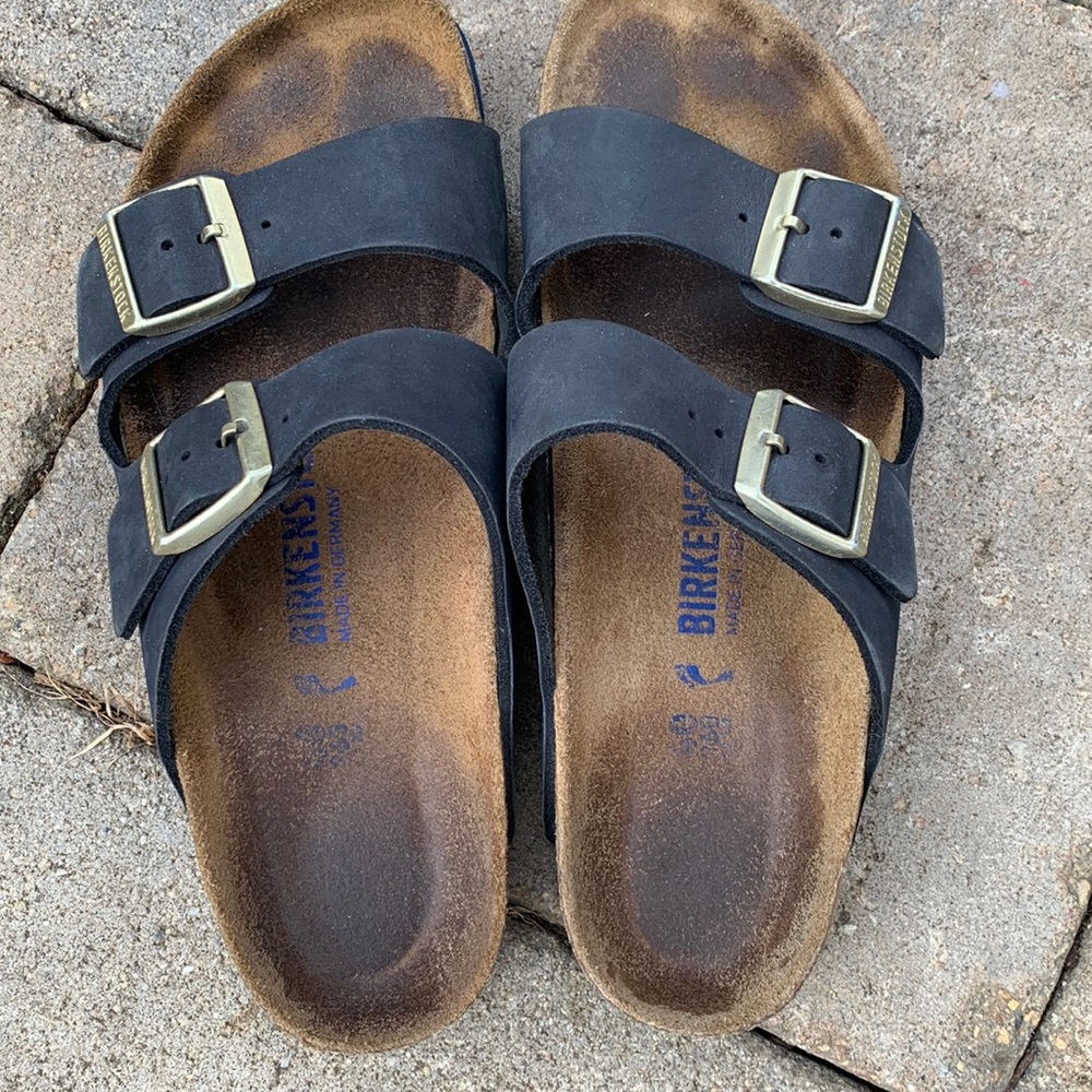 Navy nubuck Arizona Birkenstock Gold Buckle Narrow Size 40 worn a few times